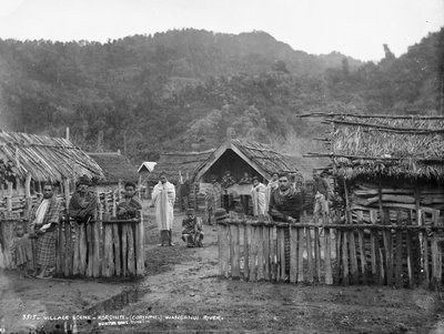 Scena di villaggio, fiume Koriniti Wanganui da Alfred Burton